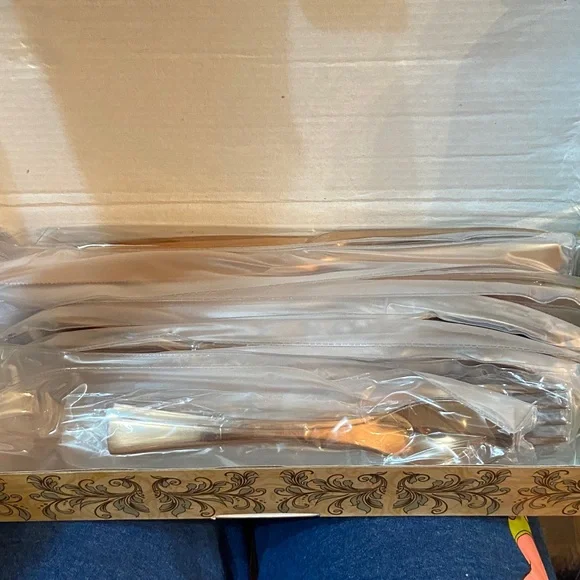 Elegant Rose Gold Flatware Set - 28-Piece - Picture 5 of 13